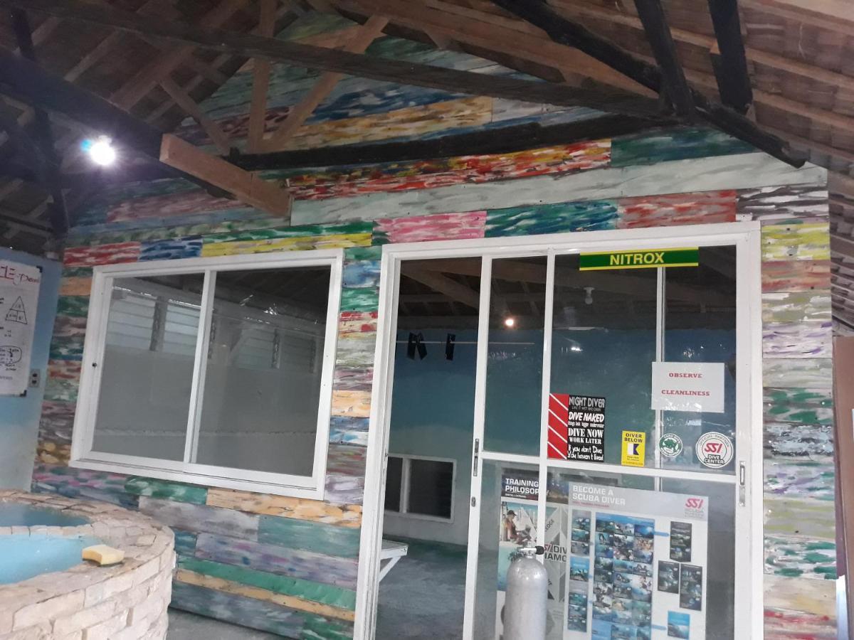Отель The Shark'S Tail Dive Center Daanbantayan Экстерьер фото